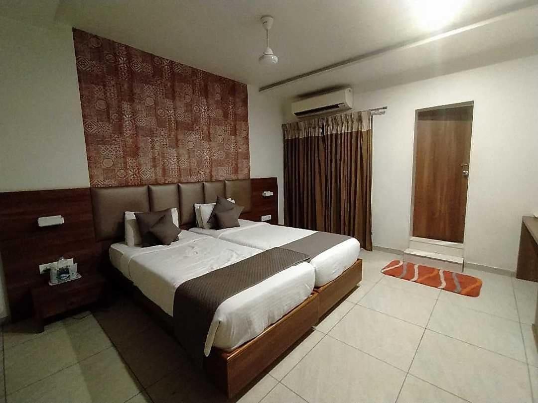 The Grand Vardhman Hotel Morbi Extérieur photo
