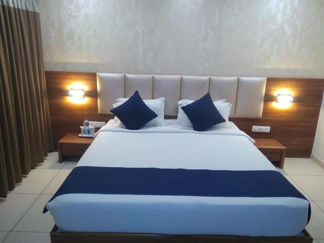 The Grand Vardhman Hotel Morbi Extérieur photo